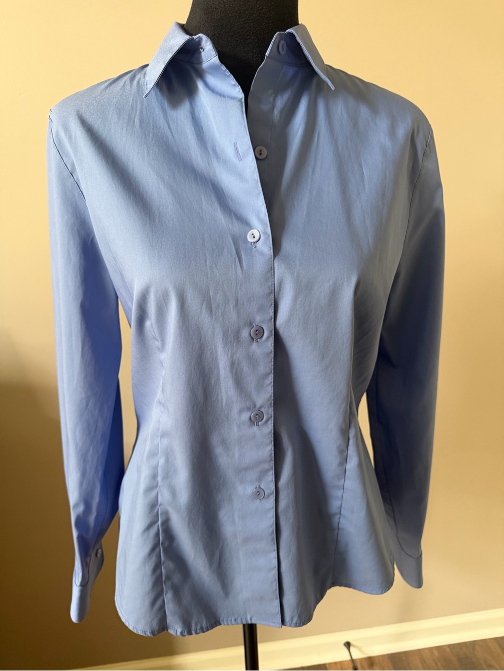 Foxcroft Classic Light Blue Button Shirt Size 8